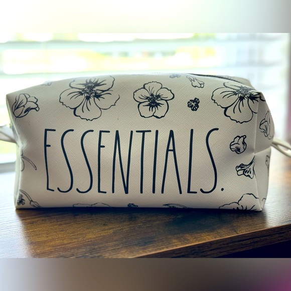 Makeup Case - Picture 1 of 6